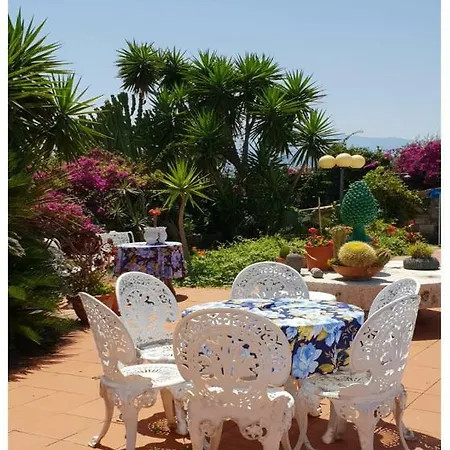 Apartment Barbara Giardini-Naxos